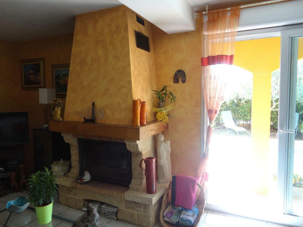 Deux Chambres Chez L'Habitant Dans Villa De Charme Avec Piscine Et Proche Mer Cuers Exterior photo